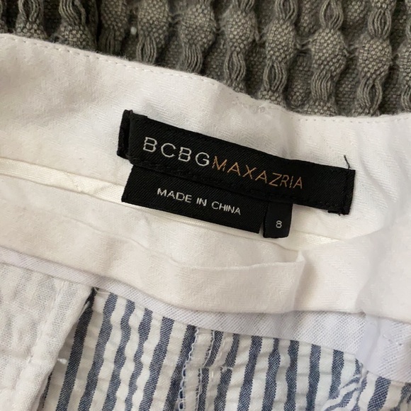 BCBG Maxazria white blue pinstripe shorts, size 8 - Picture 2 of 3